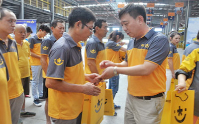 上世紀(jì)80至90年代年輕人和農(nóng)民工進(jìn)工廠或做泥水工;本世紀(jì)10年代主要從事個(gè)體工商戶、中介、快遞員和創(chuàng)業(yè)等;20年代開(kāi)始轉(zhuǎn)入直播和自由職業(yè)者&hellip;每個(gè)時(shí)期隨著中國(guó)經(jīng)濟(jì)轉(zhuǎn)型和技術(shù)升級(jí)更新,人們的工作就業(yè)也隨之轉(zhuǎn)變?